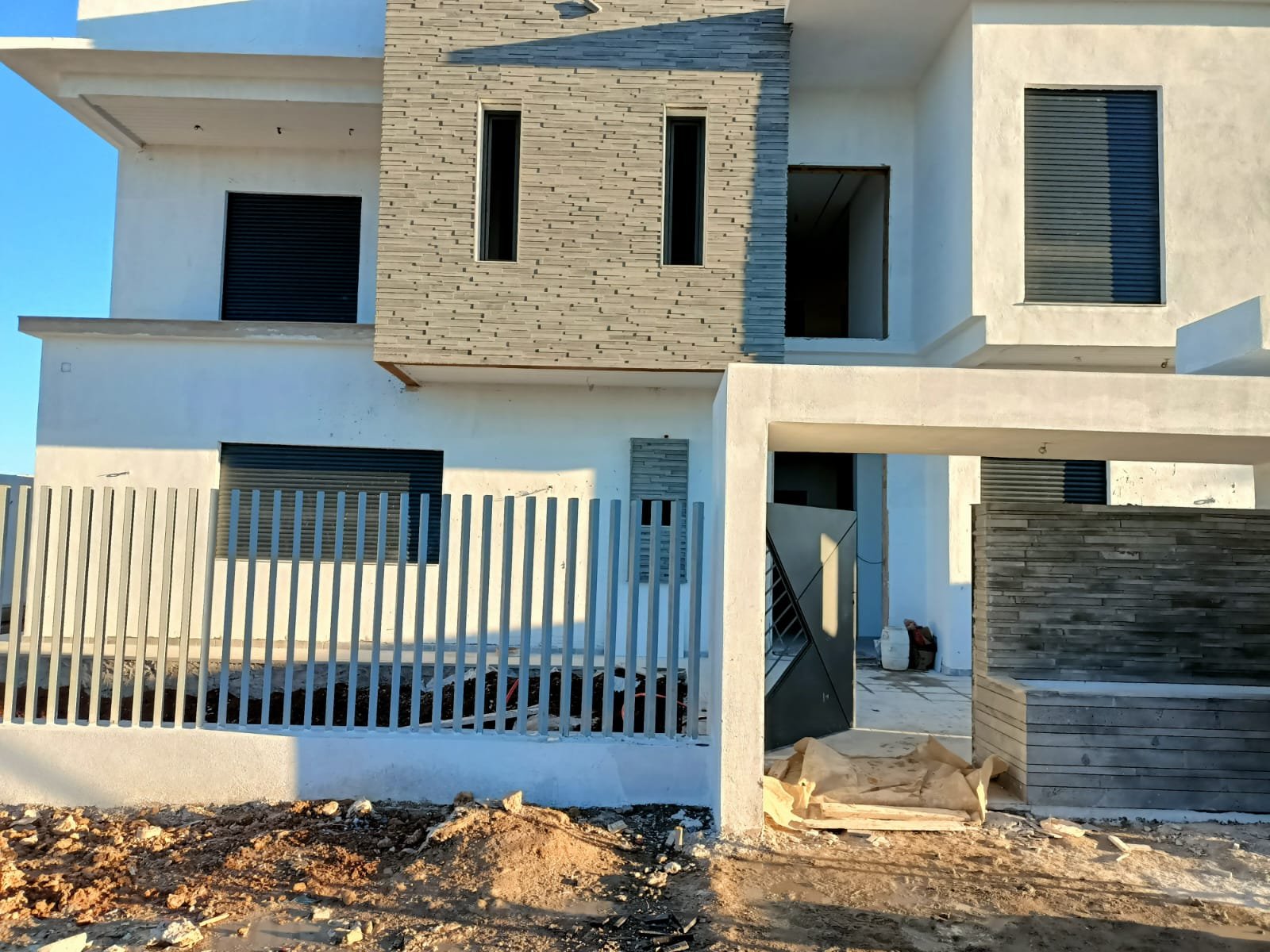 Villa moderne réalisée clé en main avec finition maison haut de gamme
