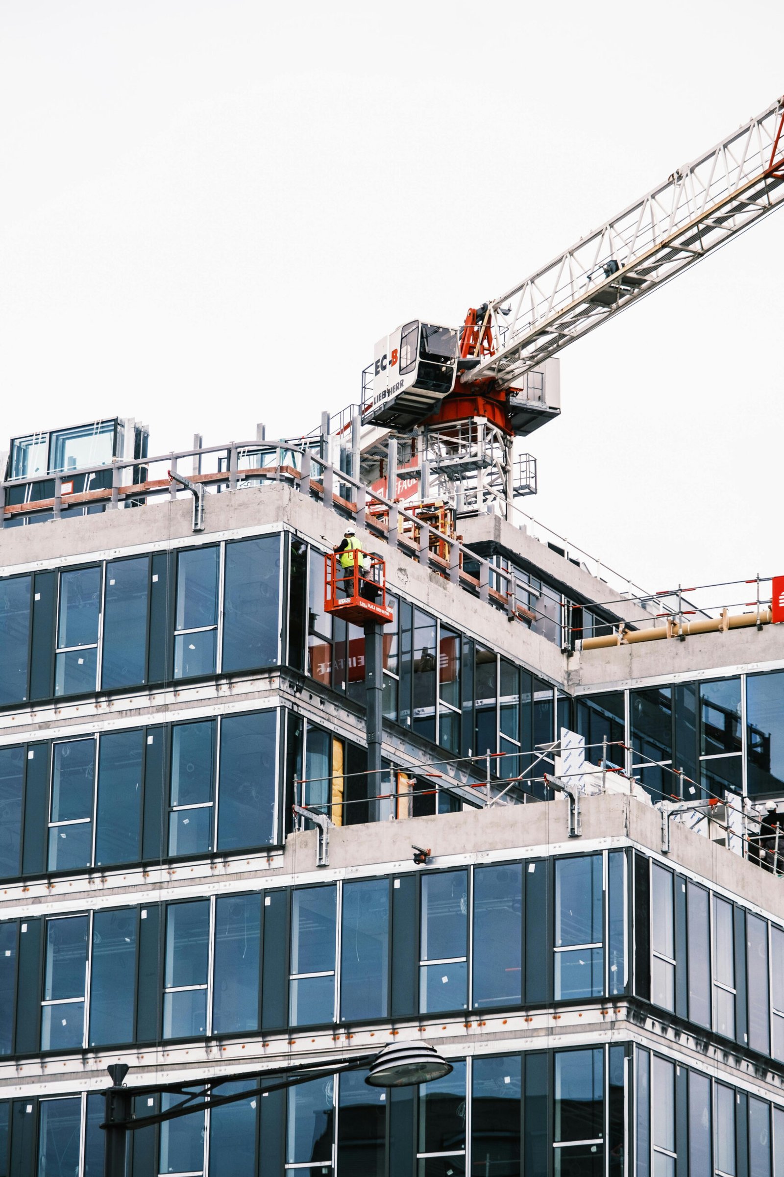 Chantier de grande envergure illustrant nos réalisations immobilières au Maroc⁠
