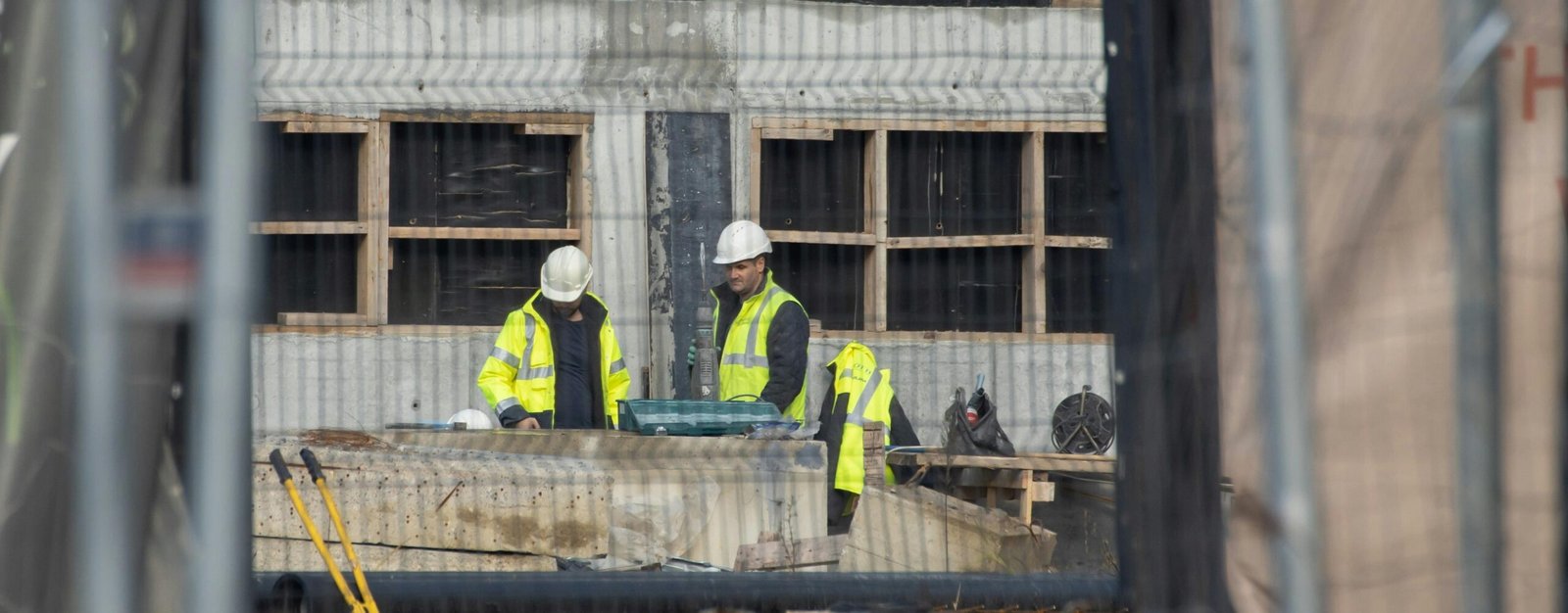 ⁠Équipe professionnelle d'une entreprise de construction au Maroc sur le terrain